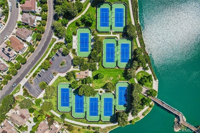 Building Photo - 15 Waterway