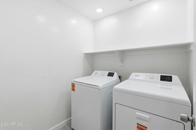 Building Photo - 7527 S 13th Pl