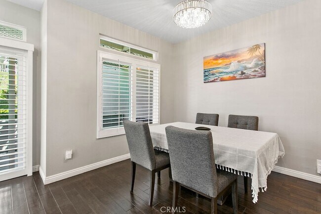 Building Photo - 19 Dover Pl