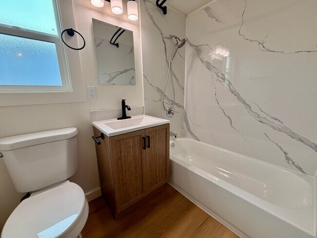 Building Photo - Beautifully Renovated 2BD/1BA Ground Floor Unit in Prime El Cerrito Location