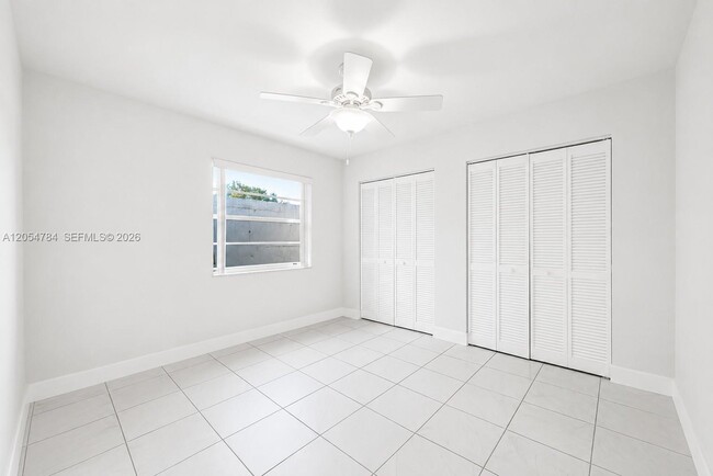 Building Photo - 3233 SW 25th St