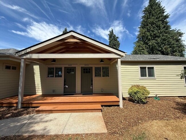 Building Photo - 805 Boxwood Ln SE