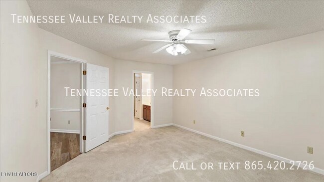 Building Photo - 805 Cedar Ln