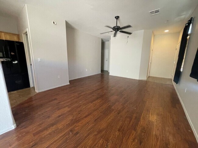 Building Photo - 2150 W Alameda Dr