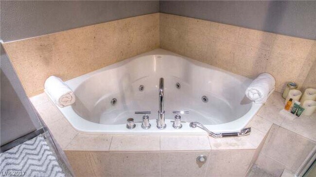 Master Bath Soaking Tub - 900 Las Vegas Blvd N