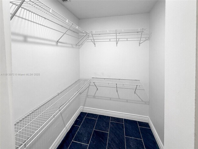 Building Photo - 841 Stanton Dr