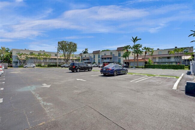 Building Photo - 4600 SW 67th Ave