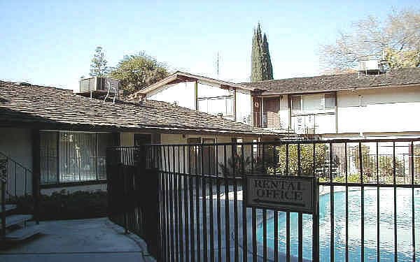 Building Photo - Las Flores Apartments