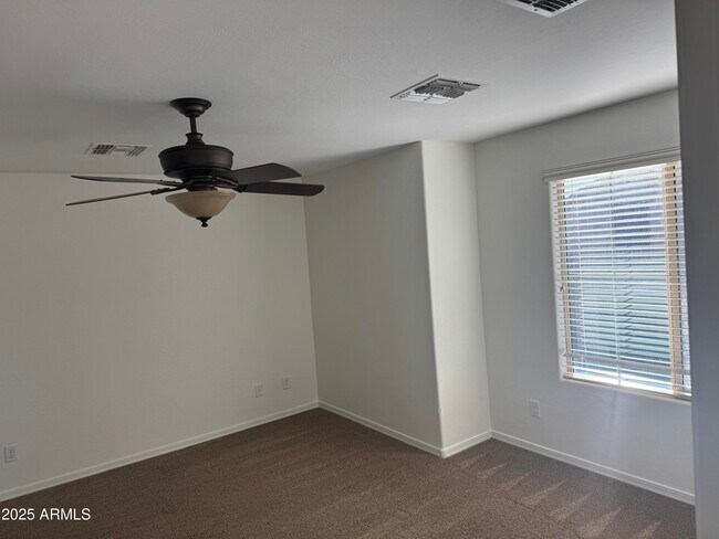 Building Photo - 3670 E Zachary Dr