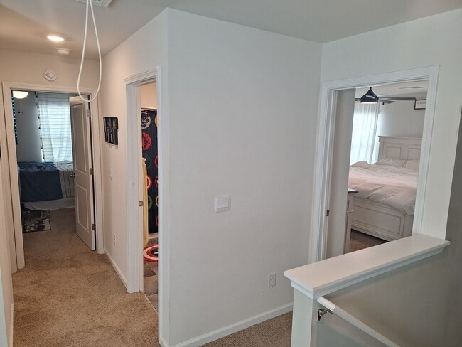 Building Photo - **HURRY!!! FREE RENT WITH AN OCTOBER MOVE ...