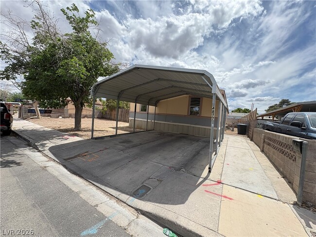 Building Photo - 4877 Saguaro Way