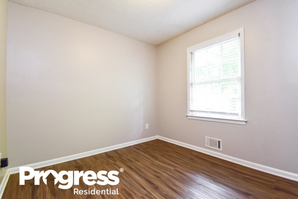 Building Photo - 900 Orris Ln