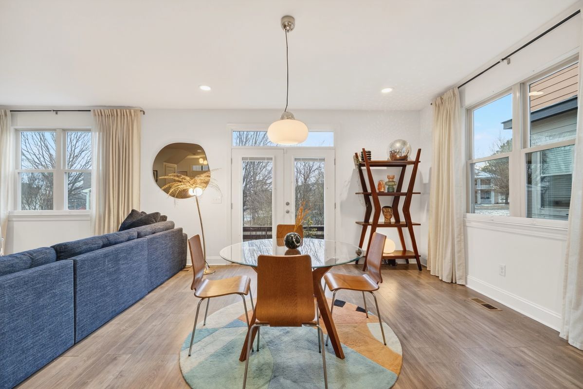 Building Photo - 927 Ramseur St