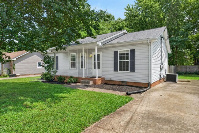 Building Photo - Pet Friendly Three Bedroom!
