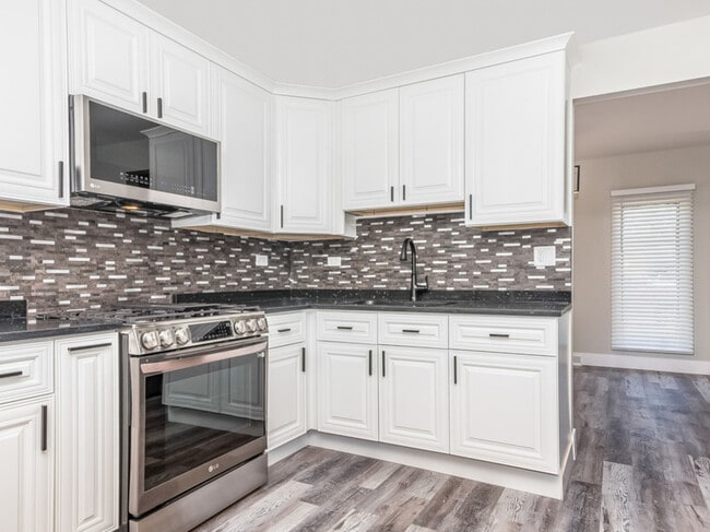 Building Photo - 15369 Ingleside Ave