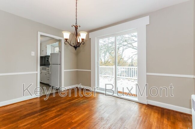 Building Photo - 2032 Jenkintown Rd