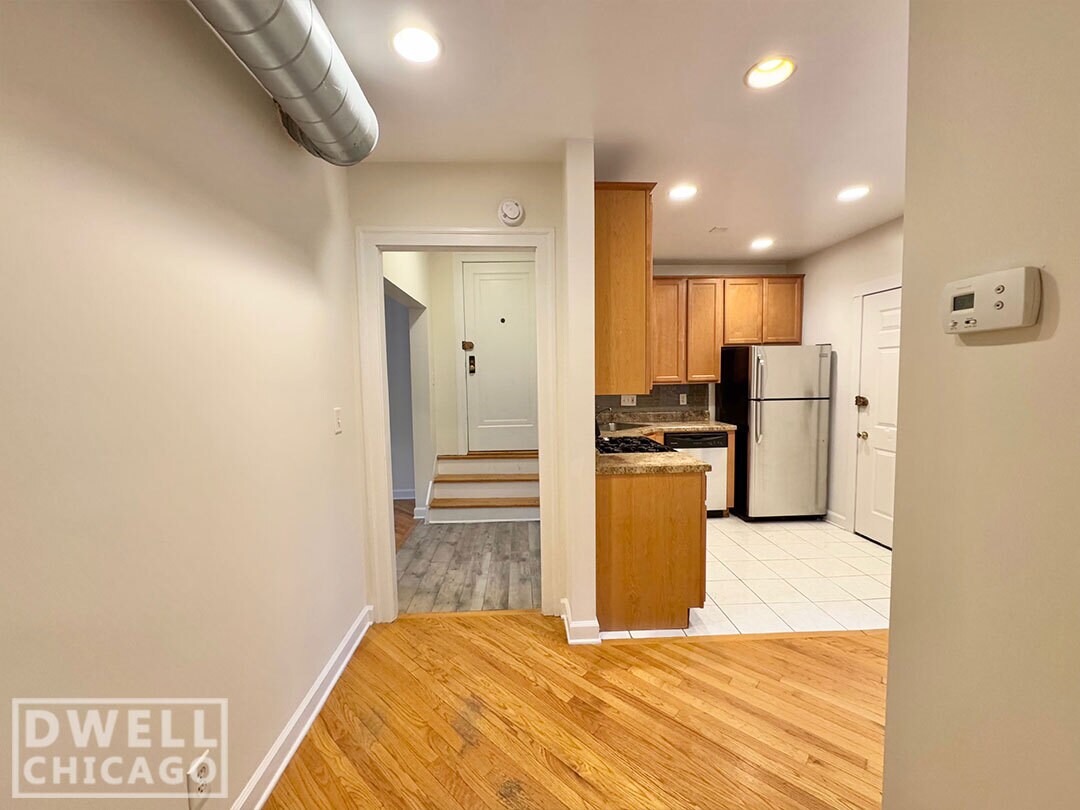 Building Photo - 3300 N Lakewood Ave