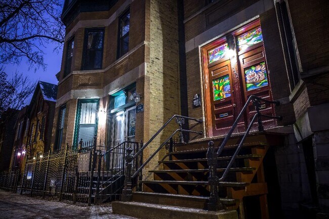 Primary Photo - 1042 N Winchester Ave