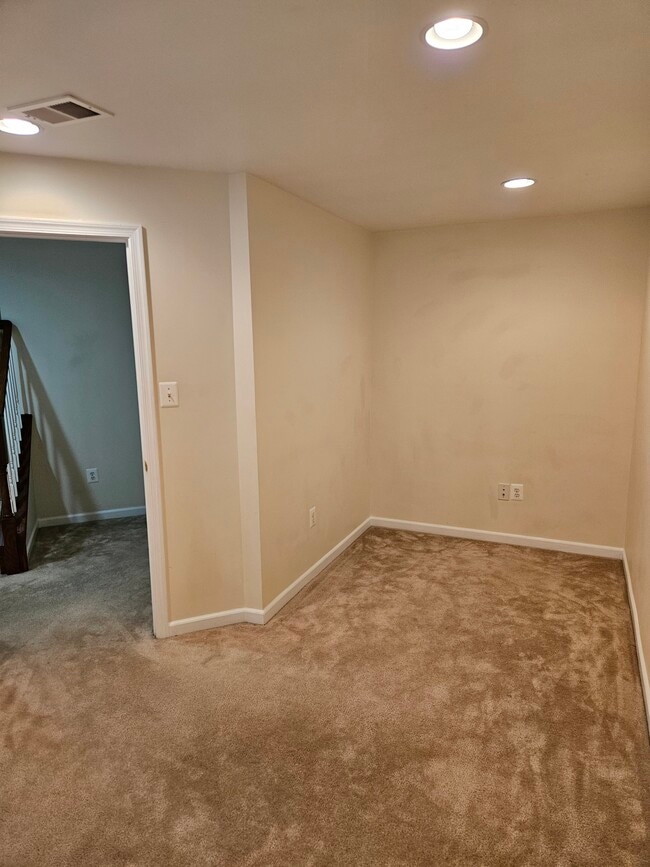 Building Photo - 77 Riparian Ln