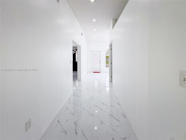 Building Photo - 1382 SE 11th Pl