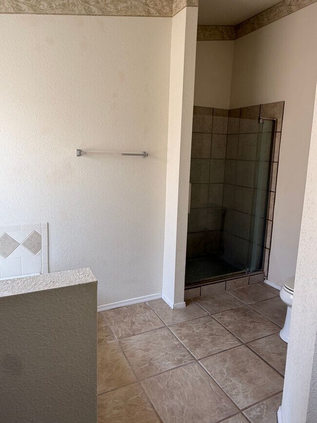 Building Photo - NW Home