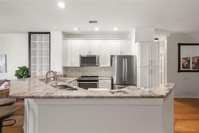 Building Photo - 910 Normandy Trace Rd