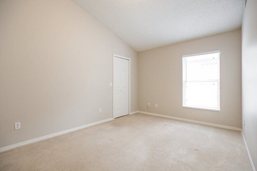 Building Photo - 15833 Pine Lily Ct