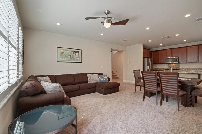 Building Photo - Cannery living!