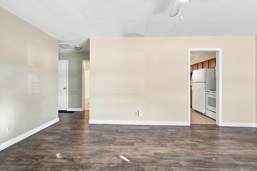 Building Photo - 630 NE 90th St