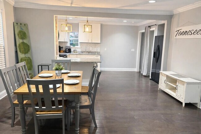 Building Photo - 1903 E 13th St