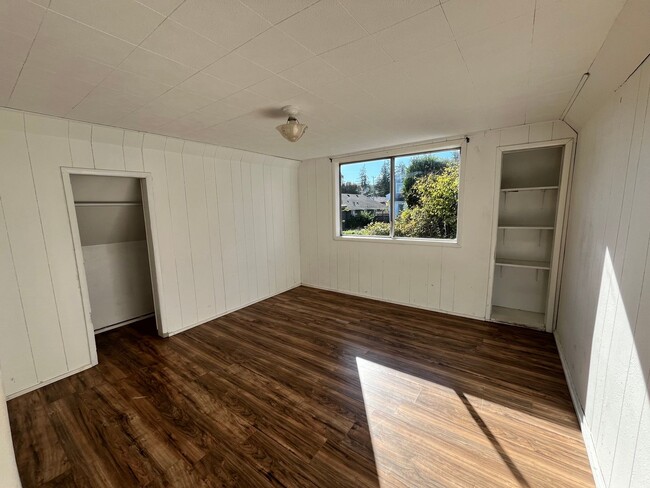 Building Photo - Spacious Coos Bay Home!! Lease Today!