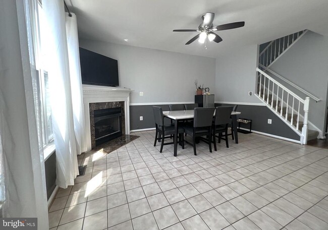 Building Photo - 8819 Blue Royale Ln