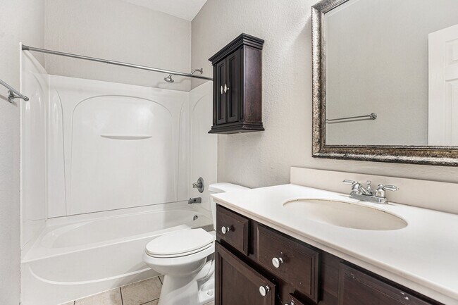 Building Photo - 405 Abbey Ln