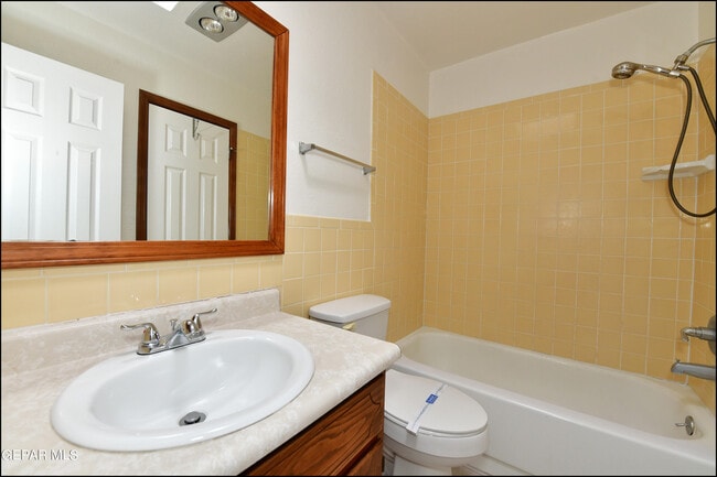 Building Photo - 2629 Lake Victoria Dr