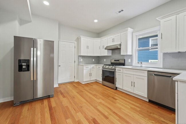 Building Photo - 42 Waterville St