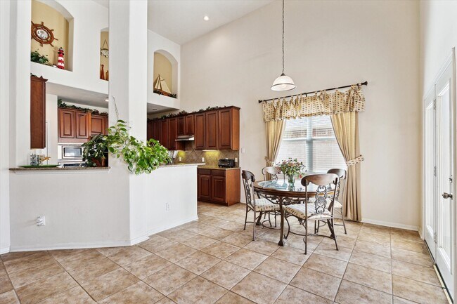 Building Photo - 2088 Silverthorn Ln