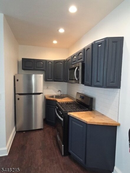 Building Photo - 293 Ohio St