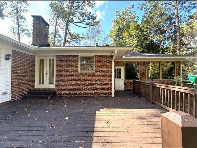 Building Photo - 410 Montevallo Dr NE