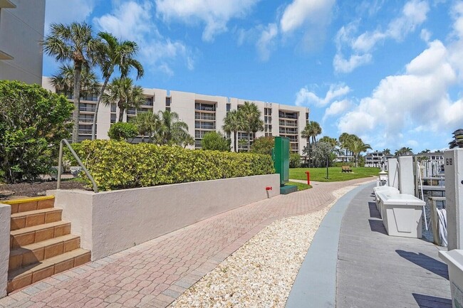 Building Photo - 2687 N Ocean Blvd