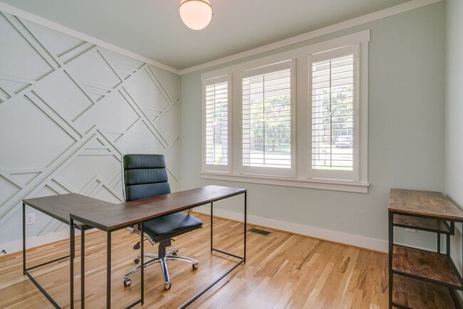 Building Photo - Partially Furnished Beauty