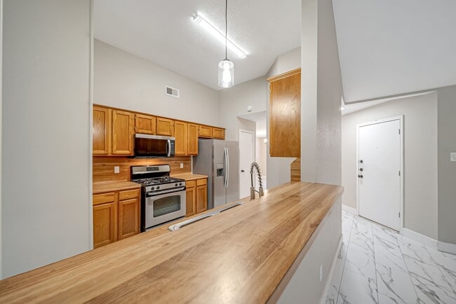 Building Photo - 7722 Covington Dr