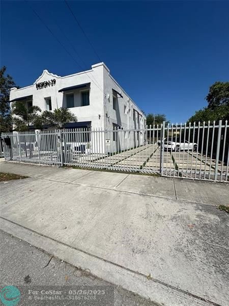 Building Photo - 165 NW 39th St