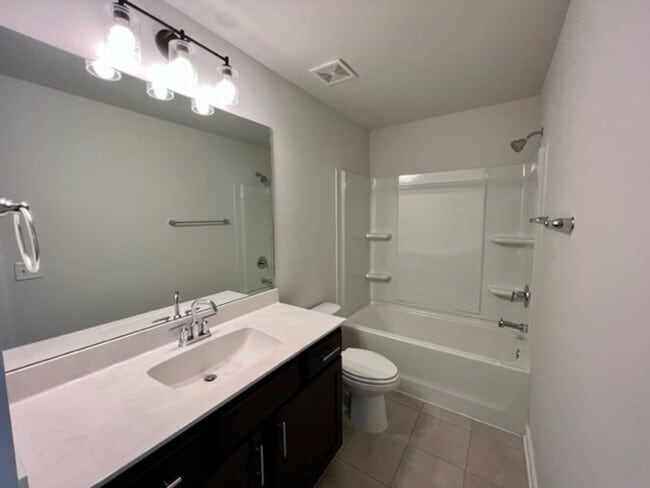 Building Photo - Beautiful 4 Bed/ 3.5 Bath Home in Newly Built Rivers Edge!