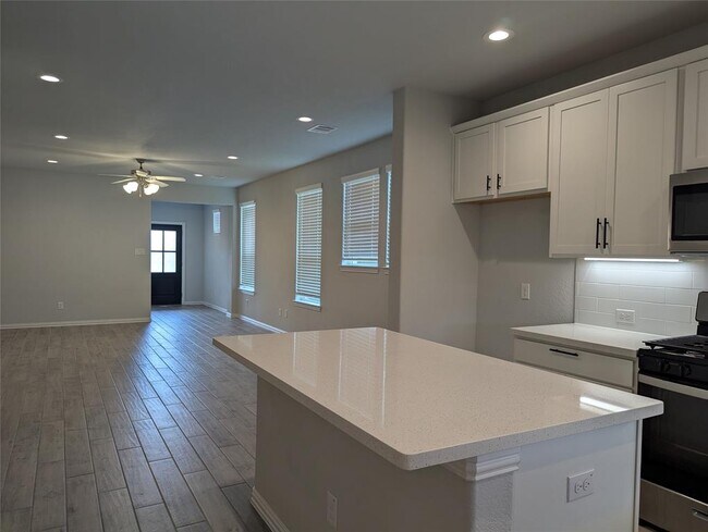 Building Photo - 10323 Birch Peak Dr