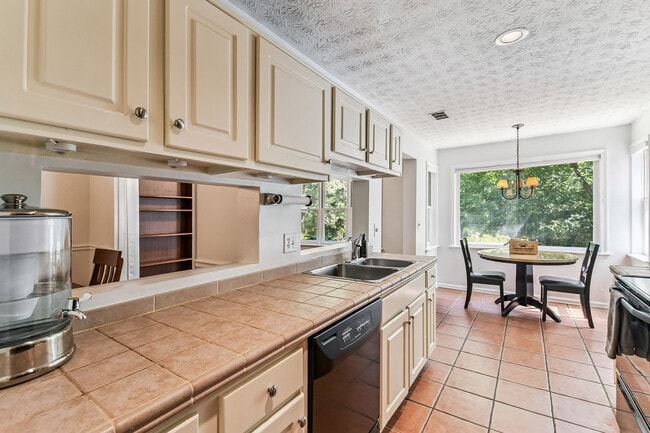 Building Photo - 19 Normandy Ct