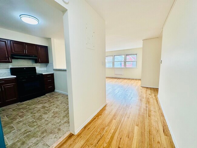 Building Photo - 34 E 32nd St