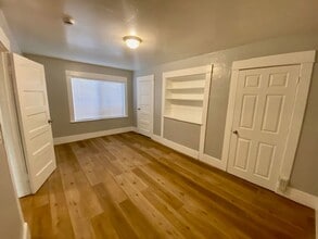 Building Photo - F00444