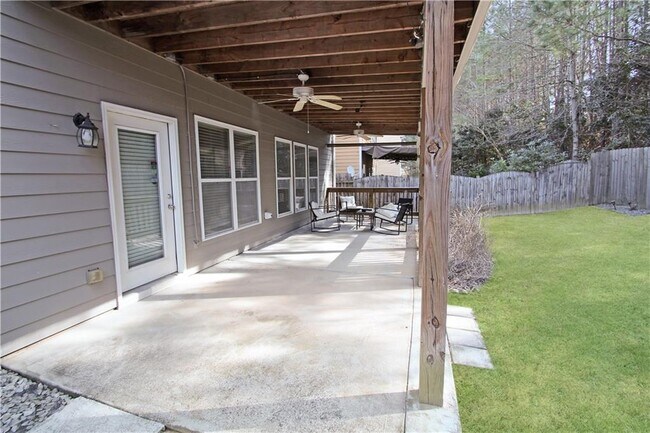 Building Photo - 2389 White Alder Dr NE