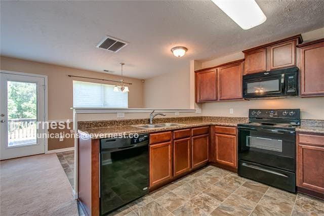 Building Photo - 441 Vailview Dr