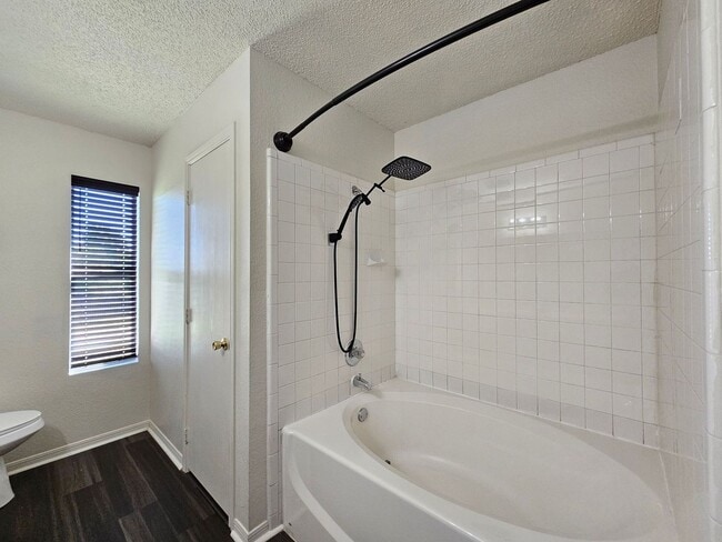Building Photo - HUD / SECTION 8 ACCEPTED - RENT SPECIAL - AVAILABLE NOW!